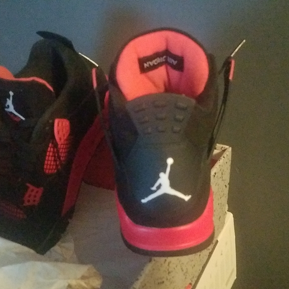 Jordan 4 Retro - Picture 4 of 4